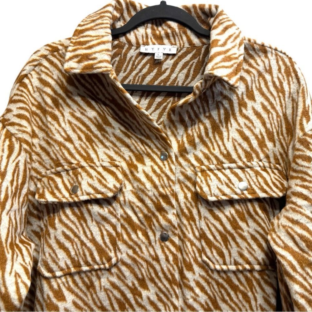 Zebra Print Snap Down Long Sleeve Shacket Size Large New with Tags - Picture 6 of 9